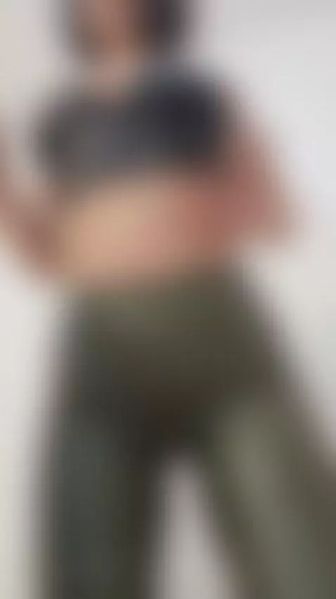 That microscopic excuse for a dick must be so embarrassing.
... by anahathor