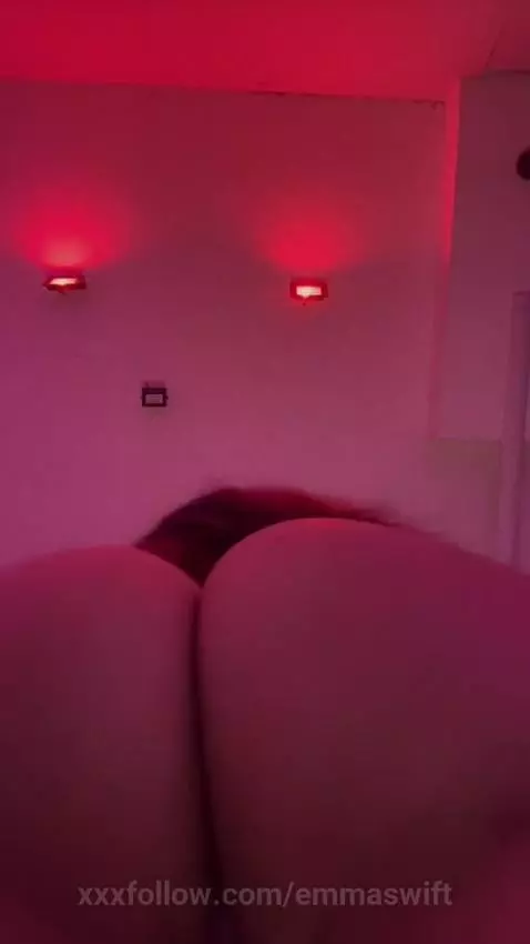 do you like my booty? by emmaswift