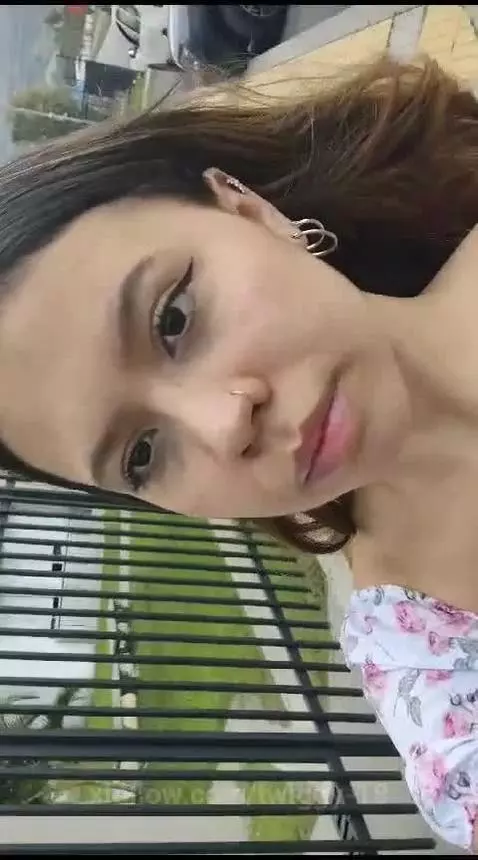 ANITA LOVES TO FEEL THE BREEZE CARE HER FACE by twiggy-18