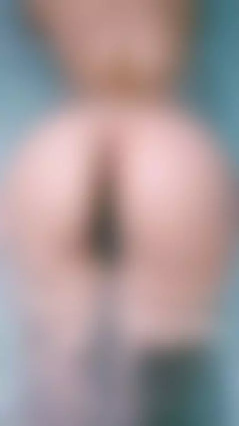 Mi colita te hipnotiza, y un dedo la calienta... ¿Quieres má... by isabella-ivy