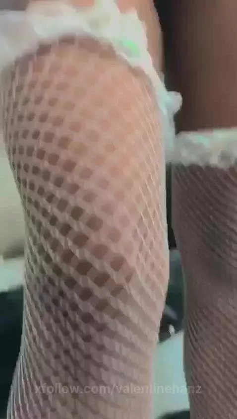 come and touch me by valentinehanz