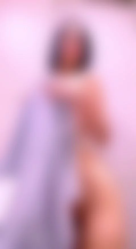 My towel looks better on the floor😋 by ellediane