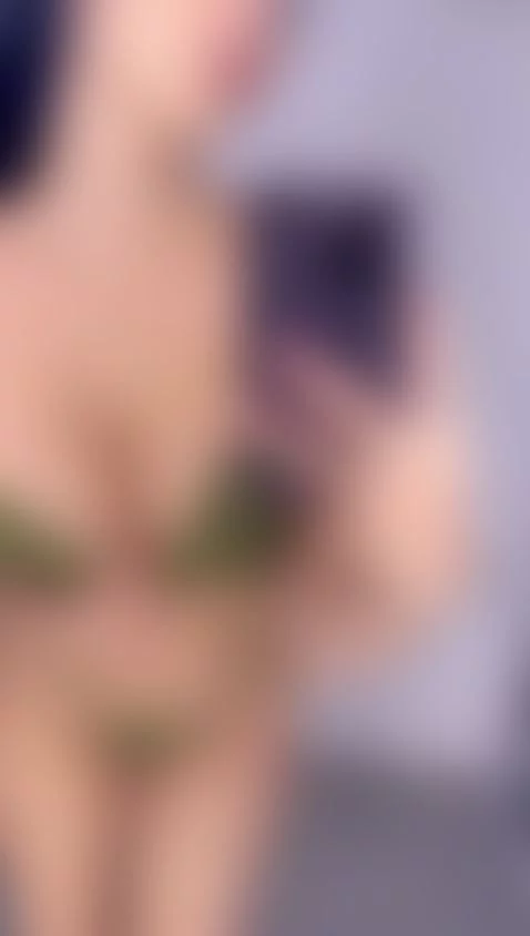 Green and long hair! by ellediane