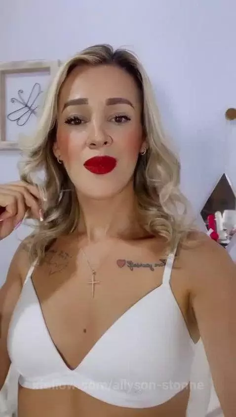 online guys!!! ⚡️⚡️⚡️🙏🏻 https://www.camsoda.com/allyson-ston... by allyson-stonne