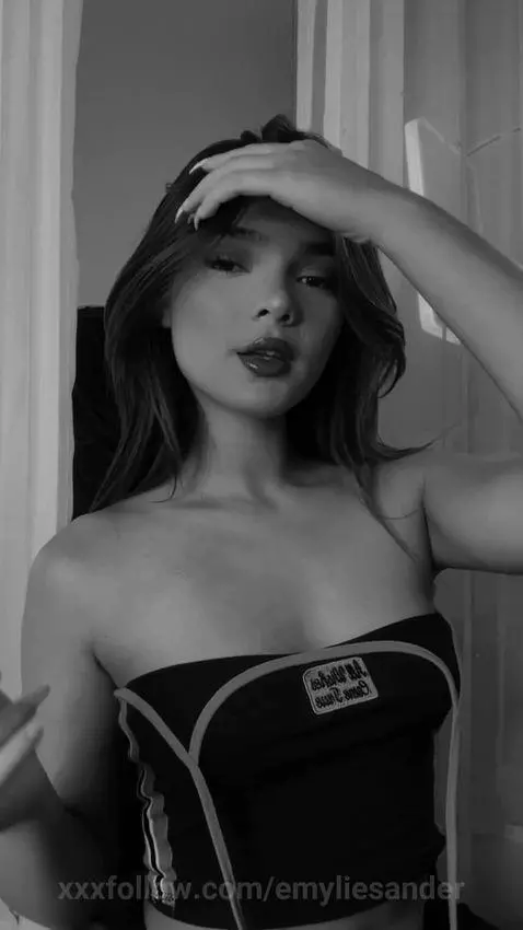 Catch me being your favorite distraction. by emyliesander