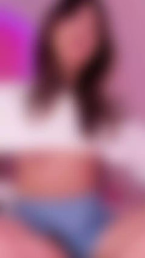 Serving looks and breaking rules. by emyliesander