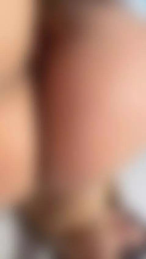 This is what you'll find under the sheets 🍑 by emyliesander