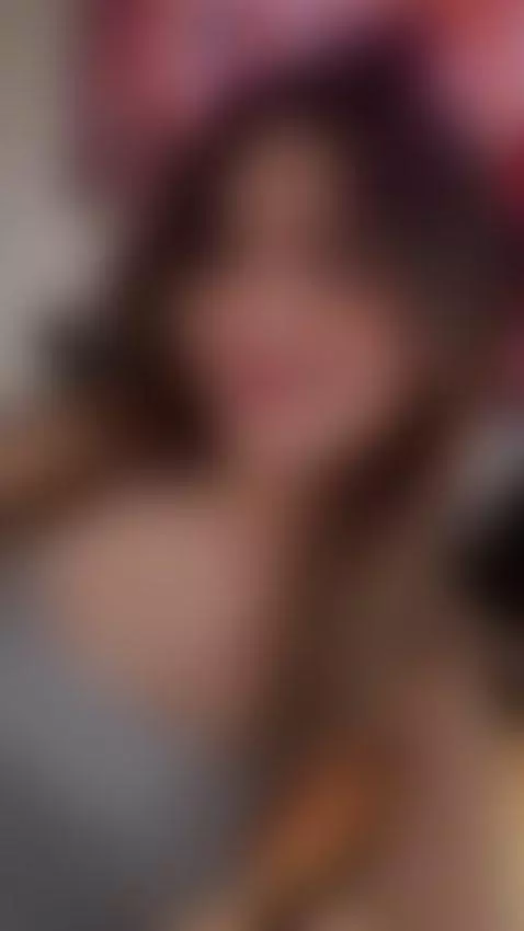 How was your Christmas? 🎀
https://www.camsoda.com/emyliesand... by emyliesander