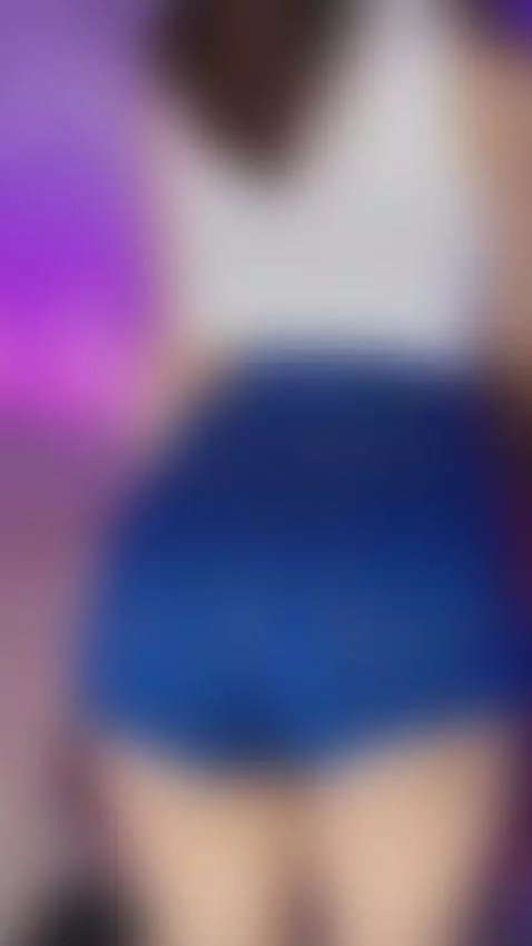 All eyes on me🌺 by emyliesander