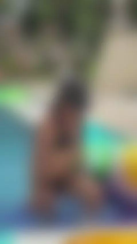 Shining brighter than the sun 🌺 by emyliesander