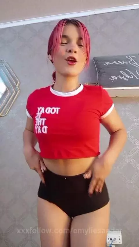 A sweet face and a naughty ass, do you like the combination? by emyliesander