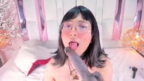 put your cock in my mouth and give me your hot milk  💦 by saramartini19