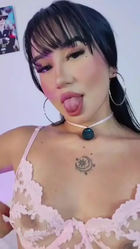 A pretty one with small breasts ❤️ by ximena-gh