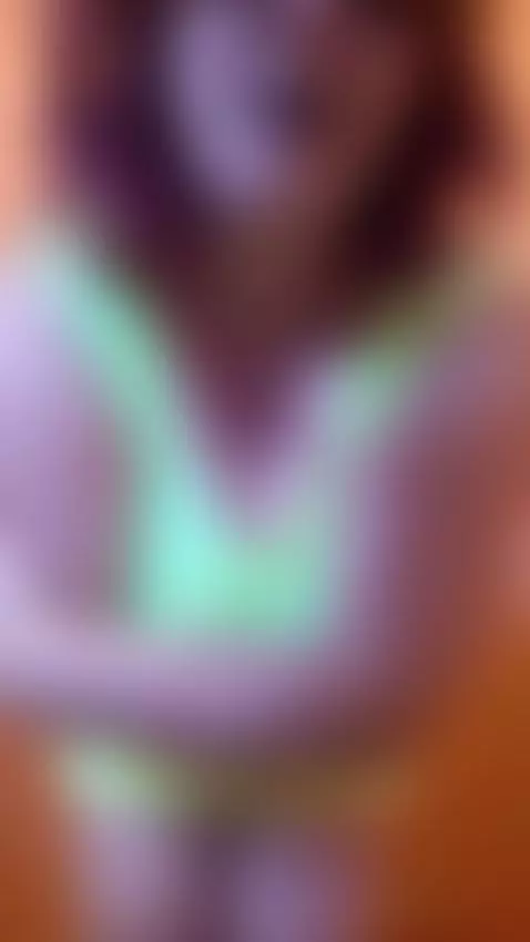 Kiss me ... Follow me !!!!! by nikkiholland