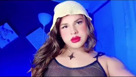 kiss my body, im online for yu by crystalrambeau