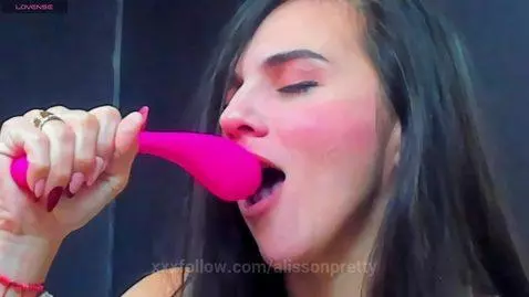 🥵 Nothing better than lubricating my toy before getting naug... by alissonpretty