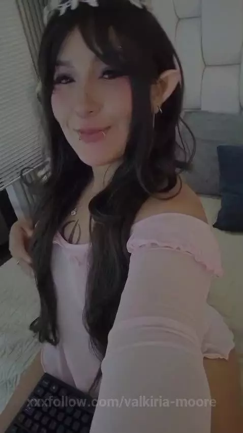 I'm ready to reign over your heart 🫦🍒🧝🏻‍♀️ by valkiria-moore