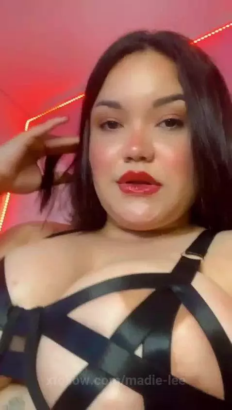 PLAY WITH MY BIG TITS AND MAKE ME SQUIRT EVERYWHERE by madie-lee