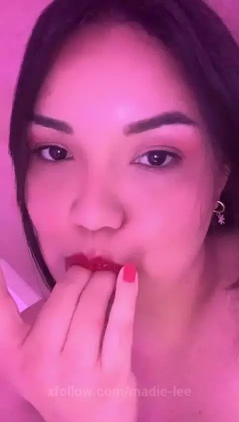 PUT YOUR FINGERS IN MY MOUTH WHILE FUCK ME VERY HARD by madie-lee