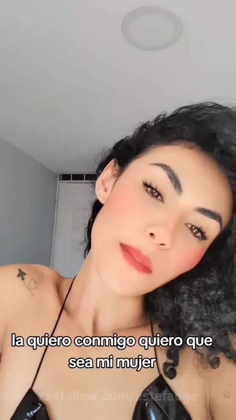 Hello 🫣 by estefadge