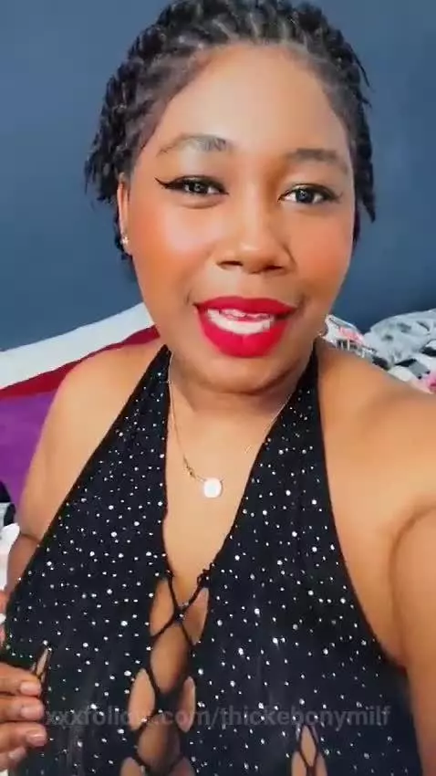 baby put your dick in my lips 🔥 by thickebonymilf