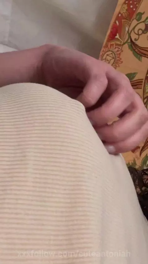 look my hard nipple :) by cuteantoniah