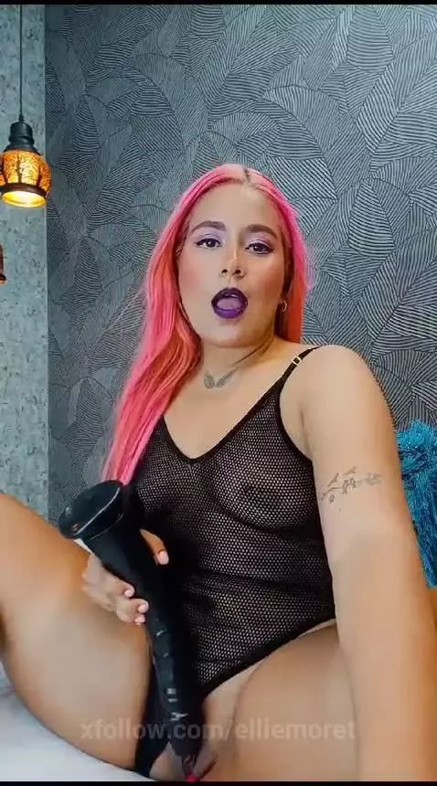Come to see me fuck my pussy with this huge dildo♥ by elliemoret