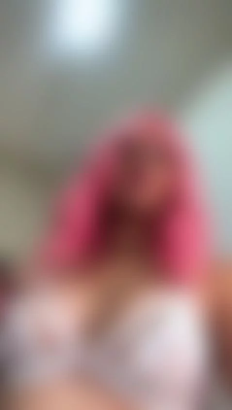 Lady in Pink🔥 Come to eat me👽🍧 by nicolle-sanchez