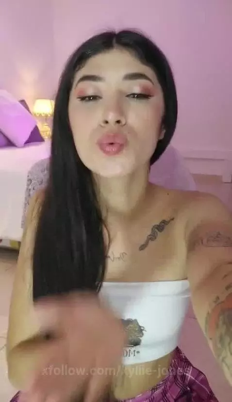 LIVE NOW! Do u wanna fun? by kyliie-jones