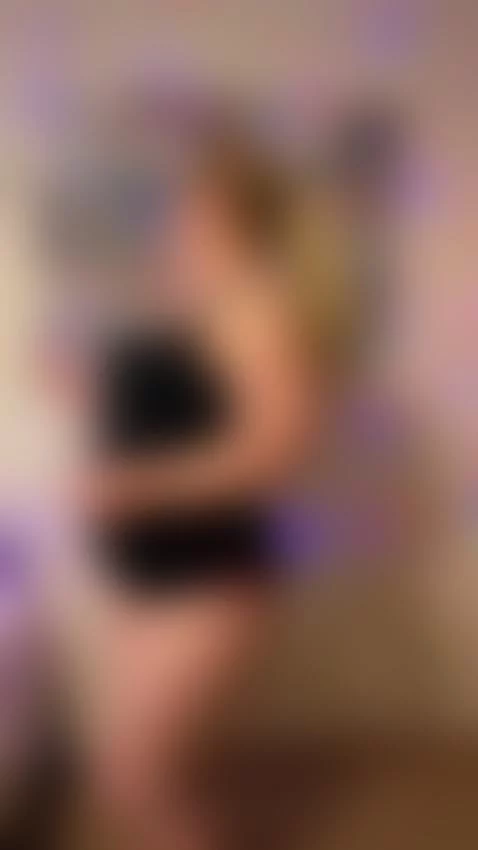 Guys! Help win this contest! Go smash that vote button! ❤️
h... by lindsey-mae