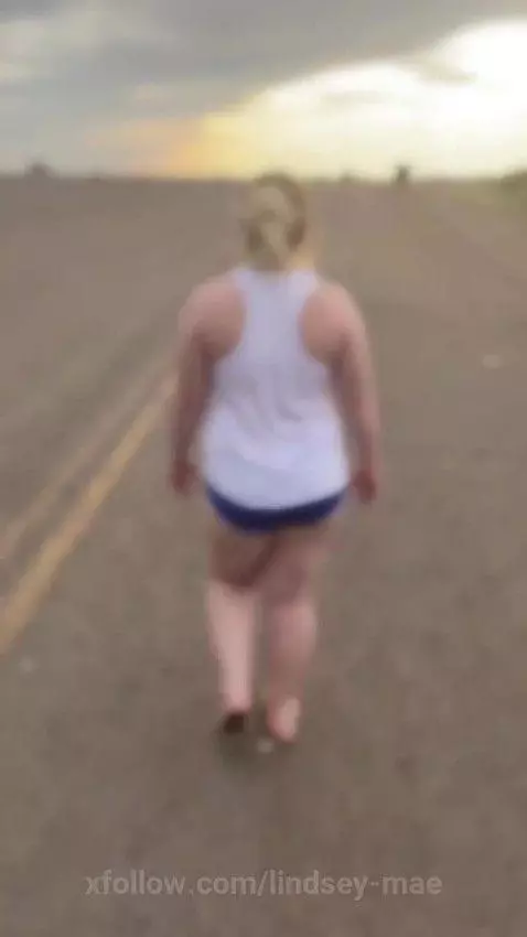 I am the PRETTY girl 😉 by lindsey-mae