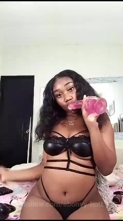 love for a delicious cumshot on my face! 😈🍑🔥 by ebonyy-hott