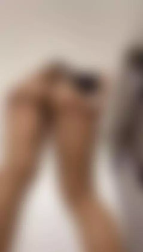 Let me sit on your face? by diamonnd-99