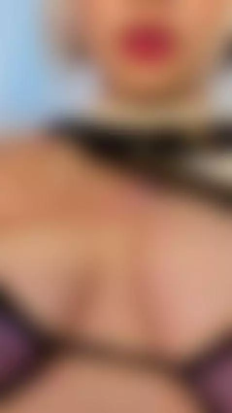 I'm online now. https://www.camsoda.com/selena-vidal by selena-vidal