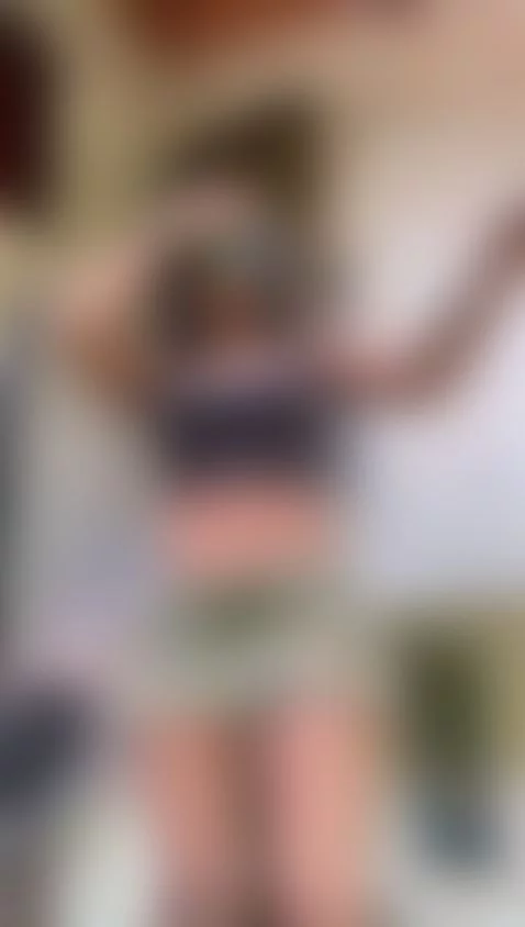 Do you like how daring I am? by lizzlive011