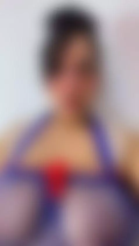 One look at me… and you’ll forget everyone else💕💋 by evaagrace