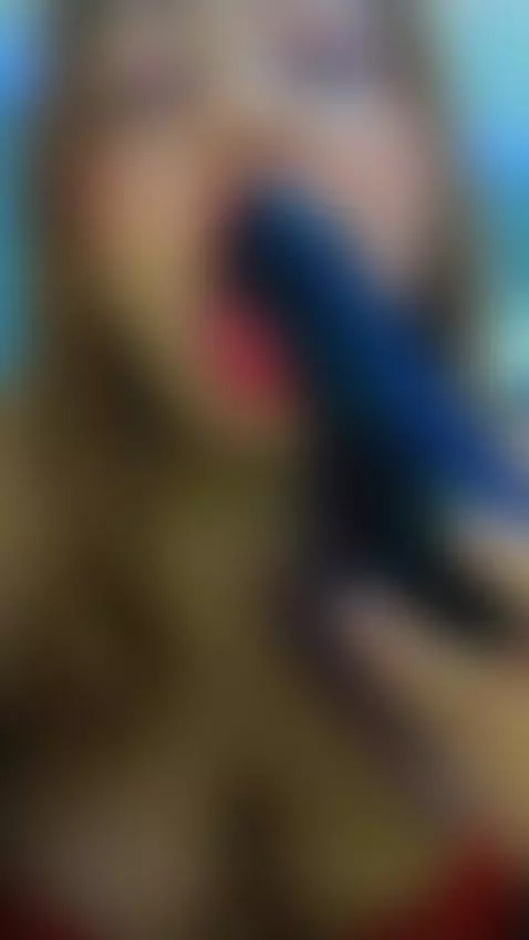 Wanna try??
https://www.camsoda.com/michelltaylor1 by michelltaylor1