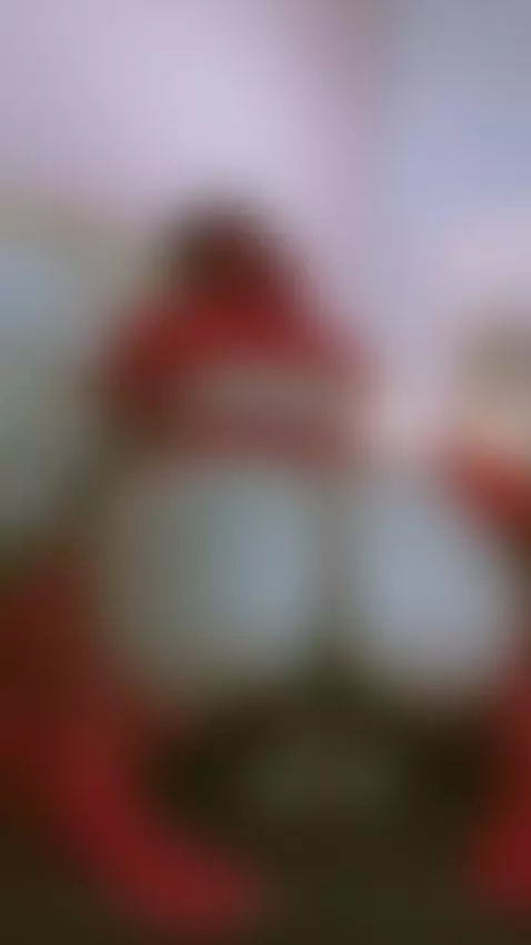 I love the way your eyes follow every bounce… smooth skin, w... by lorena-gomezz1