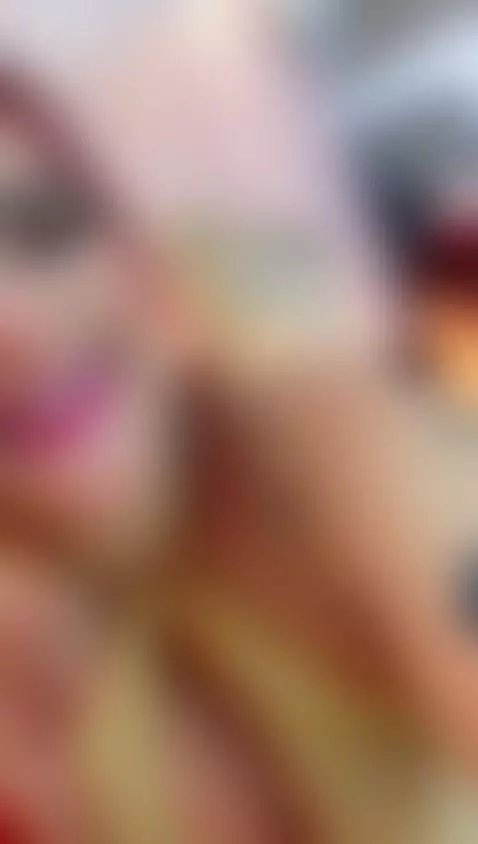 Live now!! by lorena-gomezz1