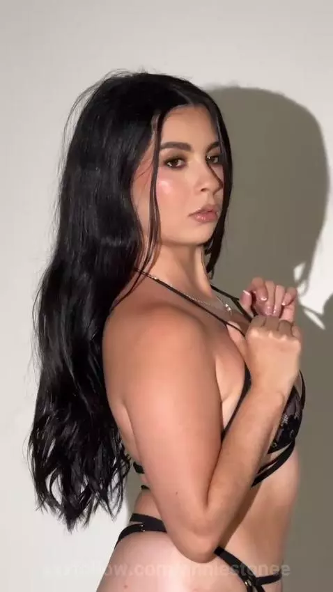 See me 💓 by anniestonee