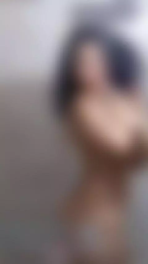 A rich and sensual masturbated in the bathroom by angela-love1