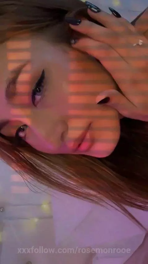 Im online honey!! by rosemonrooe