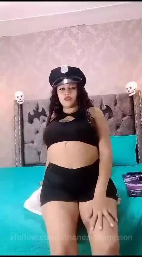 Tu policía sexi va por ti🔥 by athenea-thompson