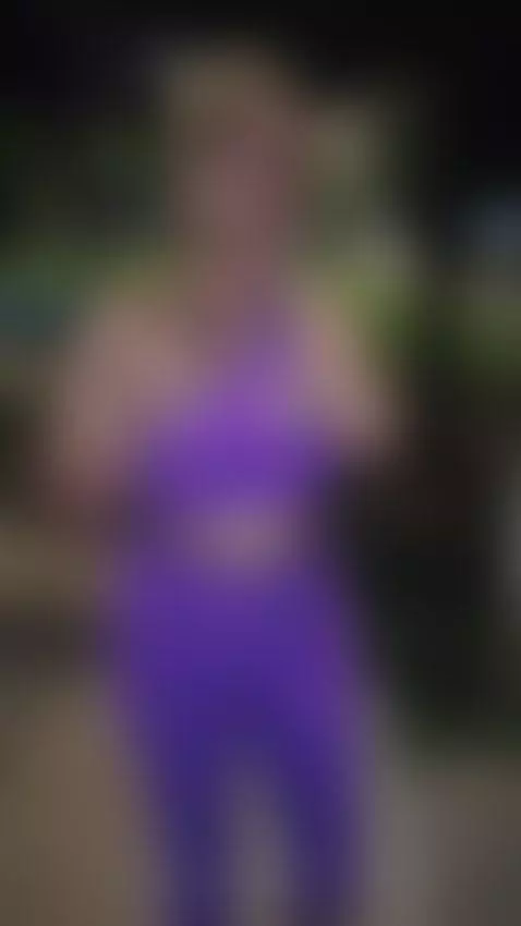 mostrando un poquito en la calle 😈 by annrides