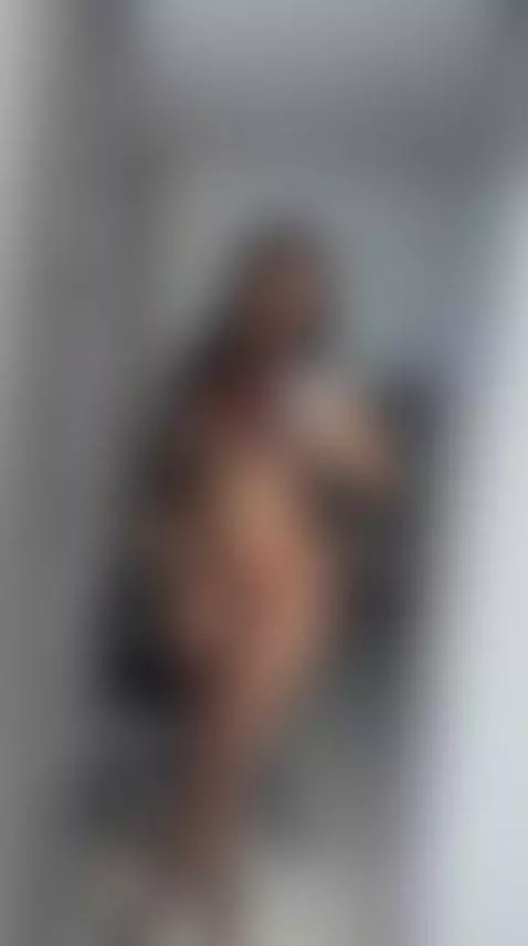 My sexy body is waiting for you. by rebecacorttez