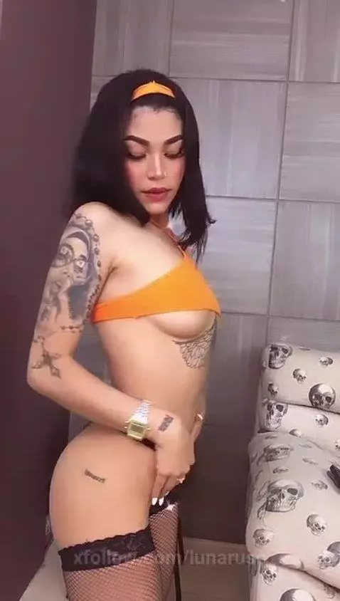 Your favorite skinny 🧡 by lunaruso