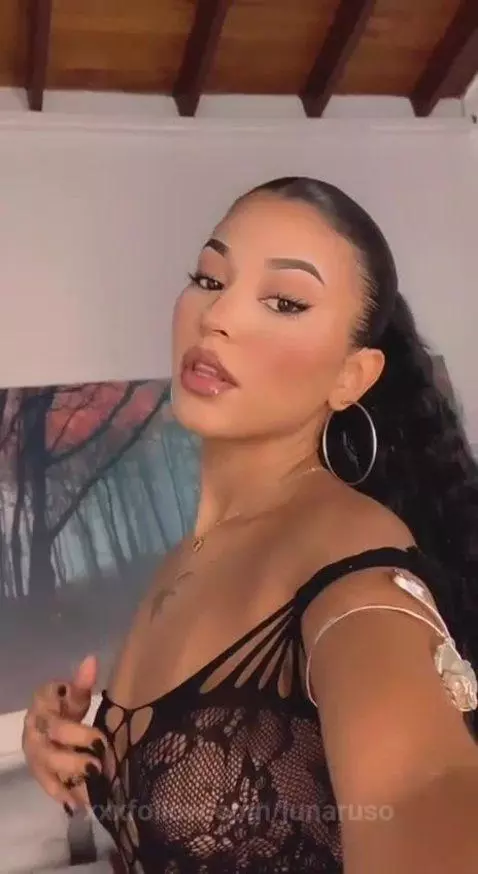 Feel my juicy skin! 🔥I can't wait to learn your secrets and ... by lunaruso