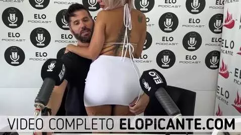 KAREN JAZMIN MUESTRA SU CULO GRANDE EN EL CUARTO PICANTE by elopodcast