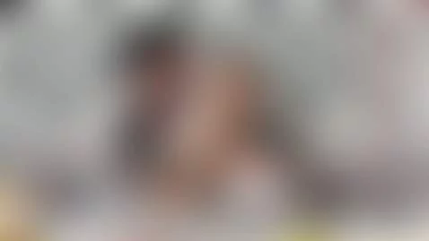 MILE GOMEZ MUESTRA LOS PEZONES EN EL CUARTO PICANTE by elopodcast