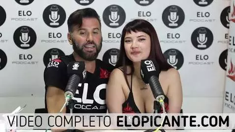 JOHA BETTINA CHUPA LA BANANA EN EL CUARTO PICANTE by elopodcast